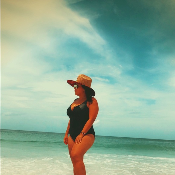 Meet your Posher, Cristina - Picture 1 of 1